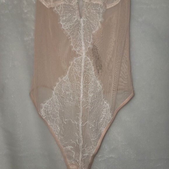 Victoria's Secret V-wire Plunge Very Sexy Lace Teddy Beige Medium NWT - Picture 7 of 16